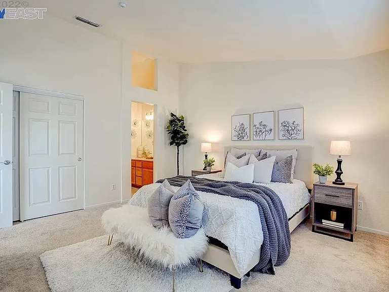 203 Swan Ct #203 — Photo 23