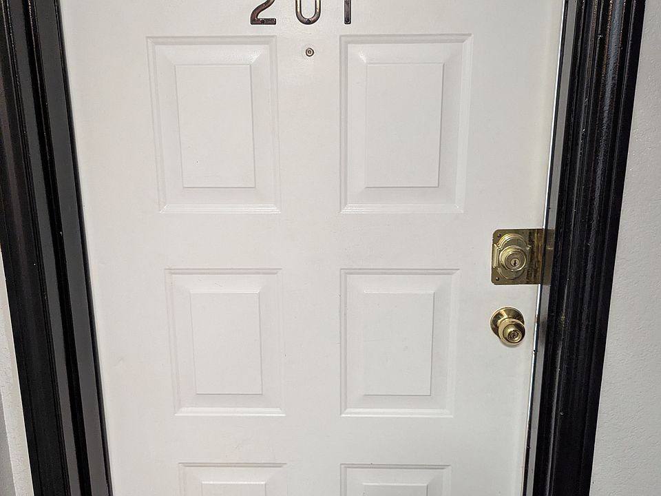 1st image of 1205 S Shenandoah St APT 201