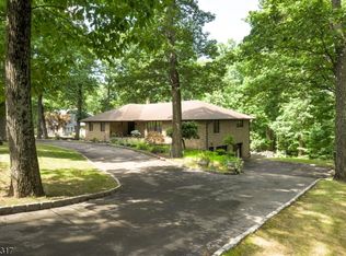 234 Hydeway Dr, Totowa, NJ 07512