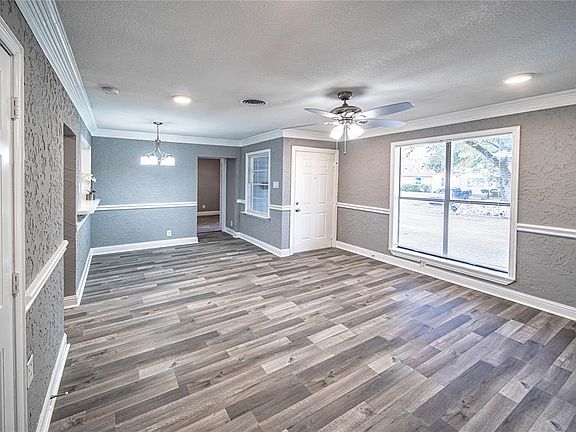 4th image of 221 Brunswick Ln
