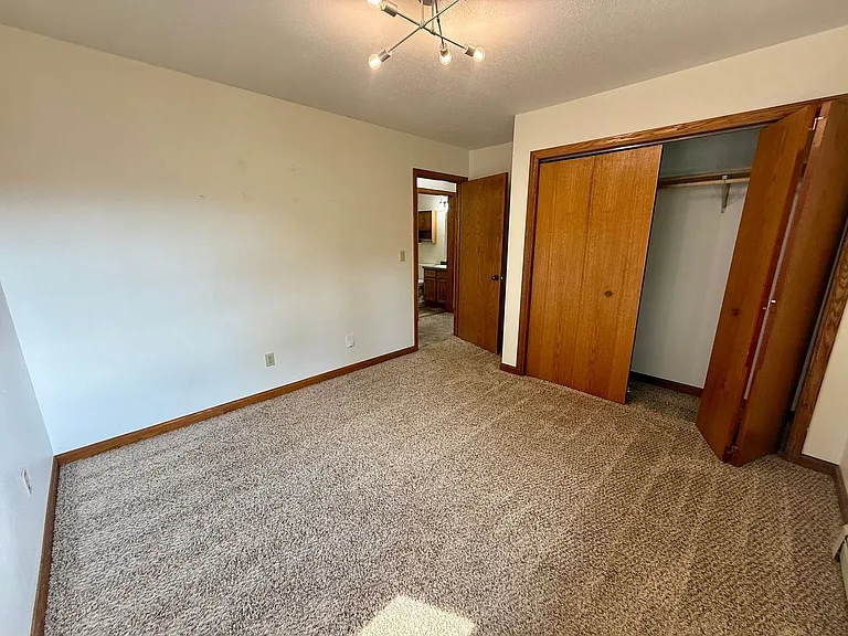 1216 N Point Dr — Photo 12