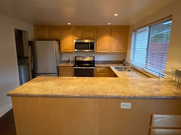 3rd image of 1034 Polk Ln