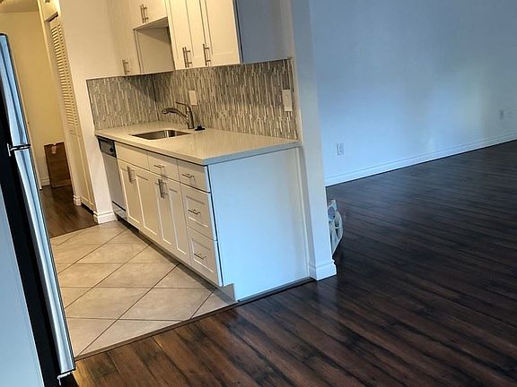 5th image of 421 Bellevue Ave E APT 101