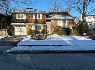 70 Reed Dr, Roslyn, NY 11576