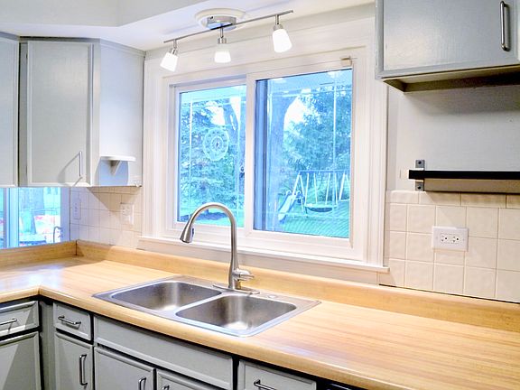 4th image of 708 S Braintree Dr