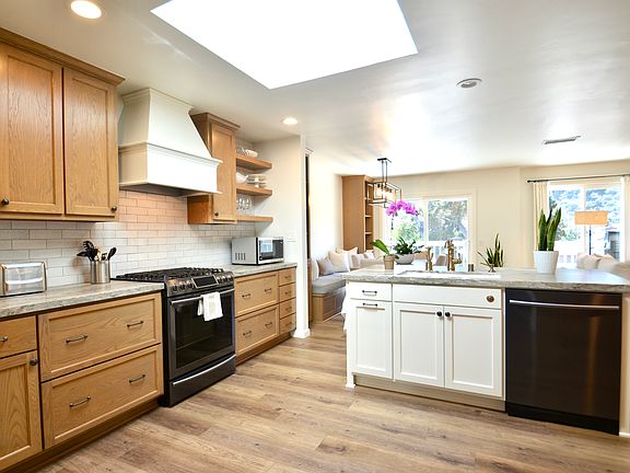 3rd image of 111 Allende Ct