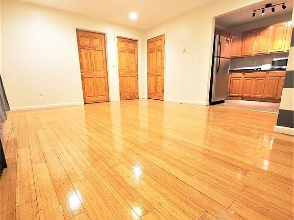 4th image of 190 Macon St #2