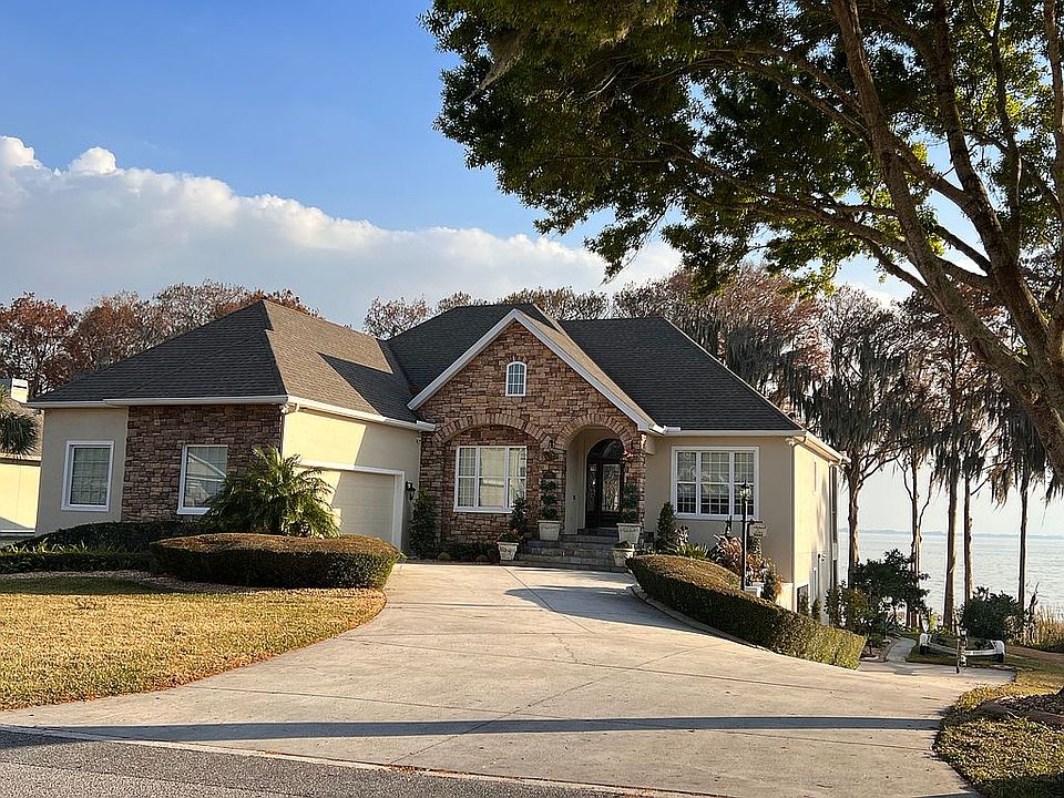 Waterfront with split drive
