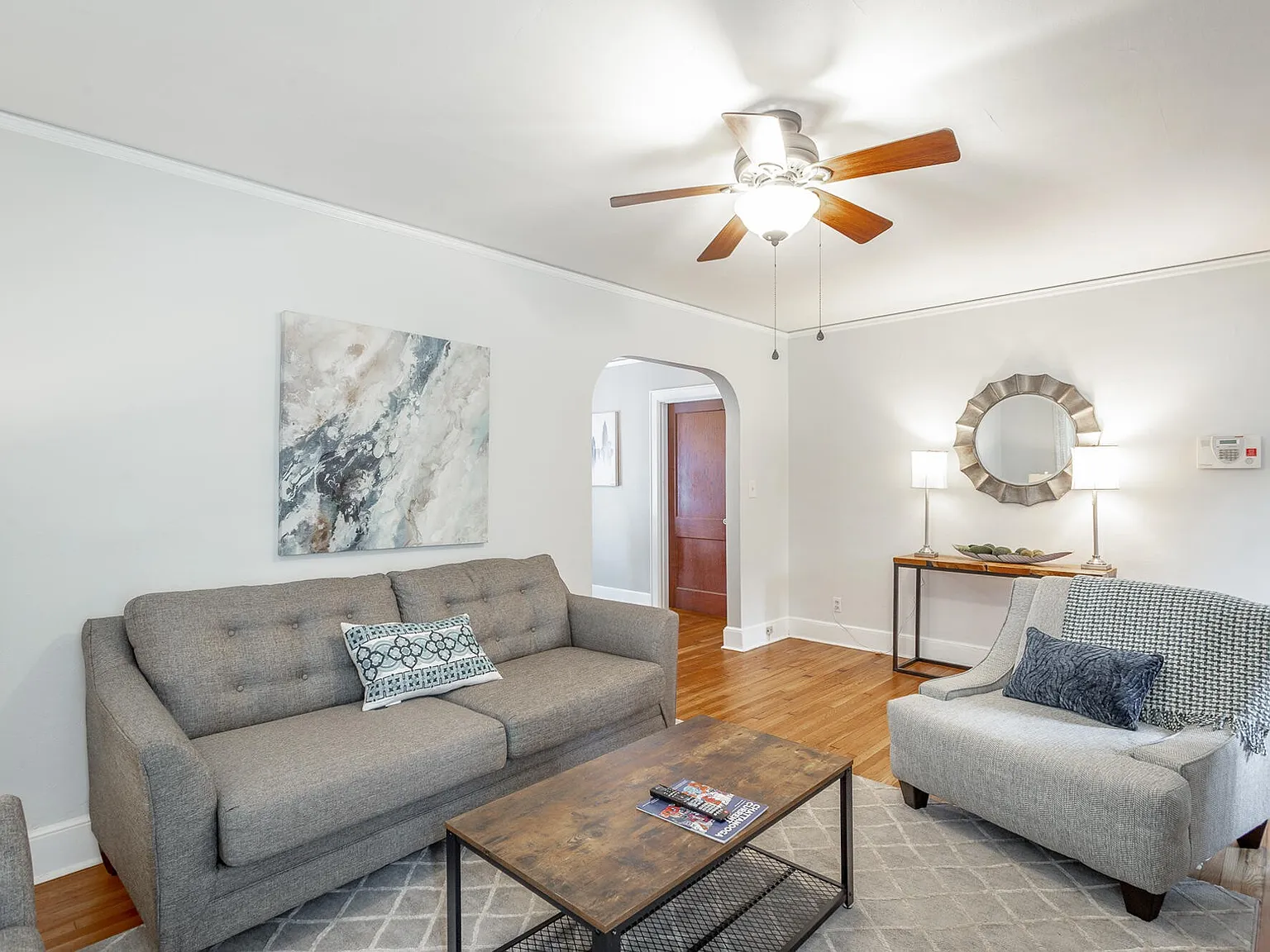 3 bed, 1.5 bath, 1657 sqft, $2,300 — Photo 3