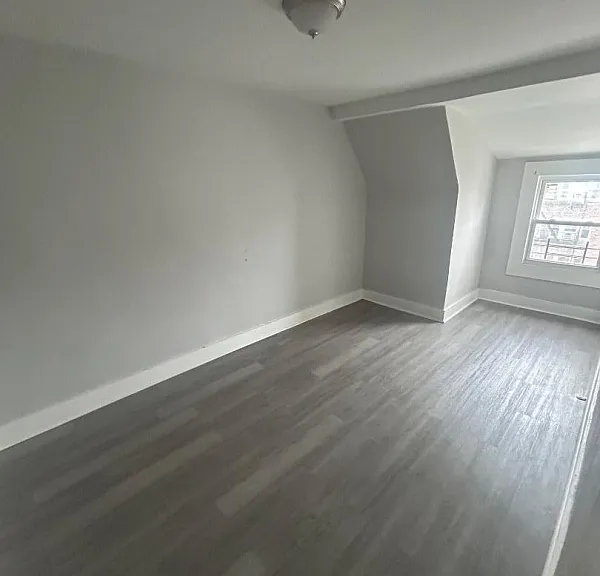 48-50 Cedar Ave #3 — Photo 2