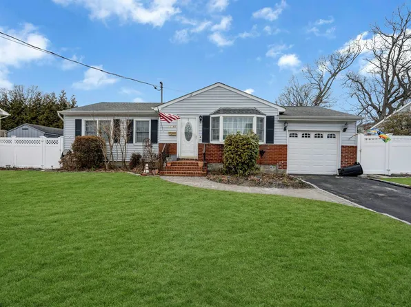 1664 fairfax Avenue, West Islip, NY 11795