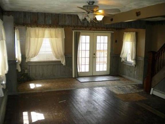 245 Run Off Living Room