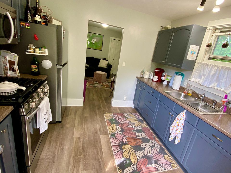 1st image of 812 Wealthy St SE #3