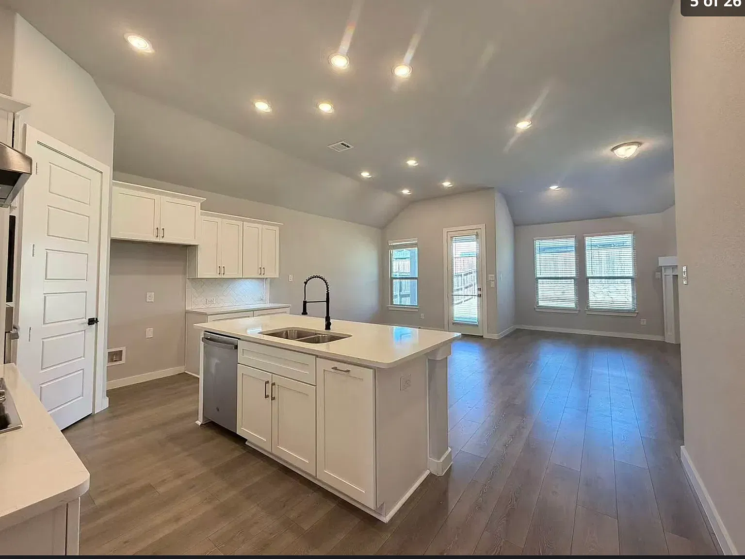 4 bed, 2040 sqft, $3,000 — Photo 2