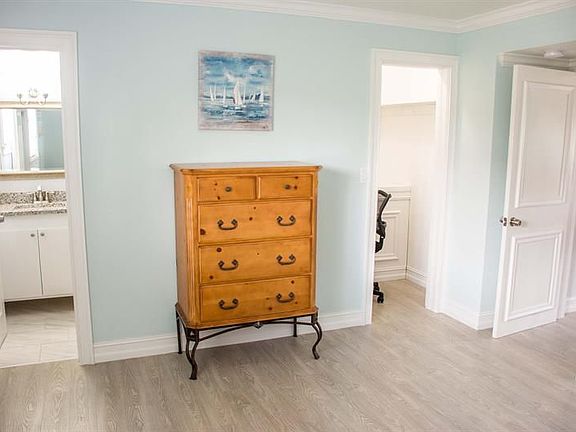 3rd image of 131 Shore Ct APT C2