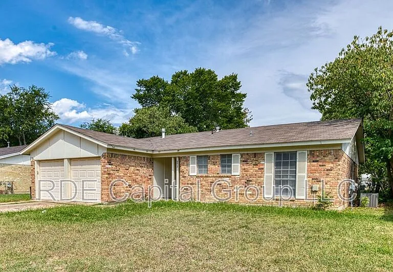 8013 Emerald Hills Way — Photo 4