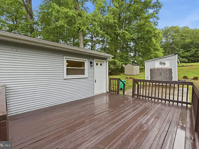 8402 Sleepy Hollow Rd — Photo 21