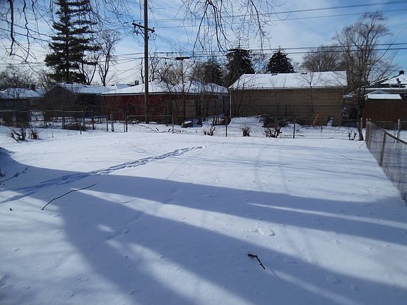 3rd image of 14914 Edbrooke Ave