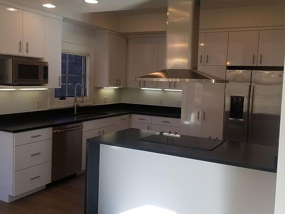 5th image of 302 NE Black Apple Ln