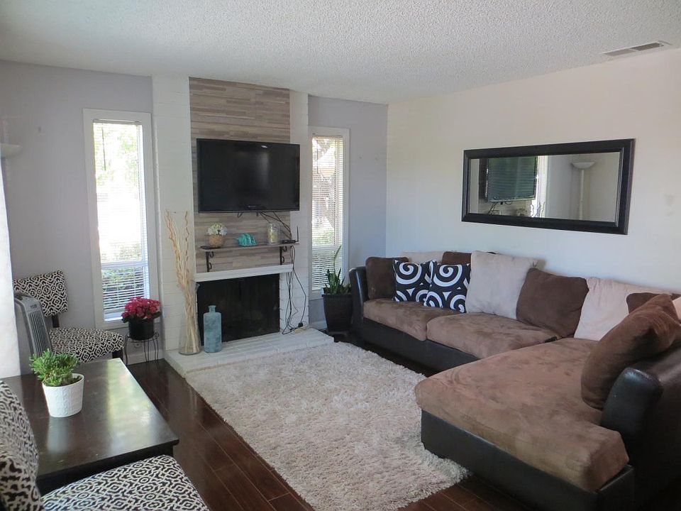 1st image of 8920 Flanders Dr