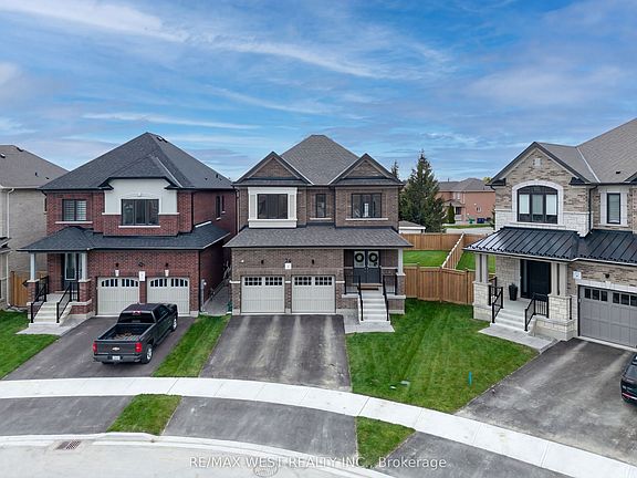 3rd image of 24 Hanton Cres