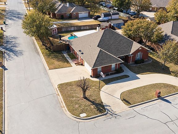 2nd image of 1701 Oakmeadow Dr
