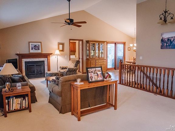 5th image of 2117 Falconview Dr