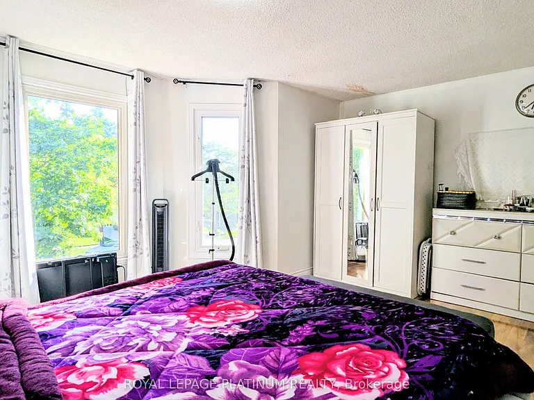 4 Gervais Dr — Photo 29