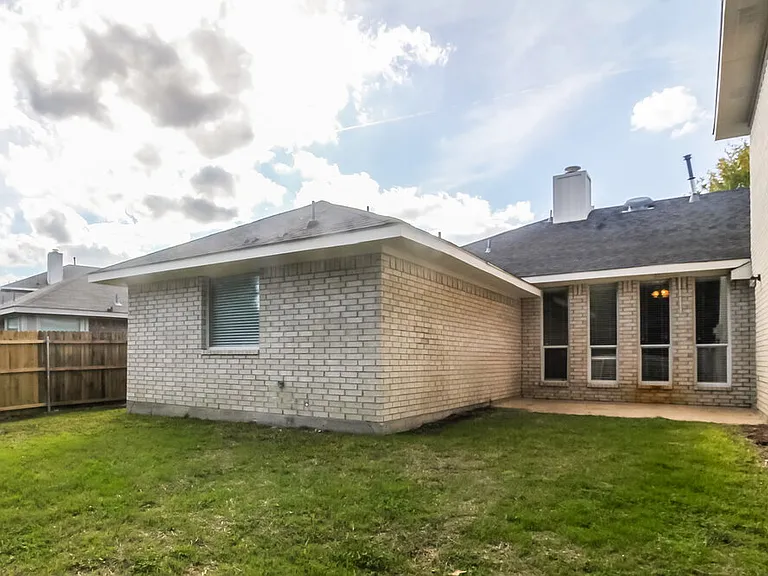 1528 Warwick Dr — Photo 15