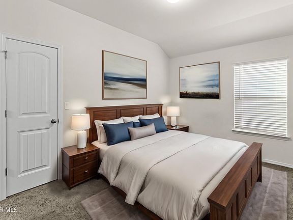 5th image of 1005 Summer Lake St