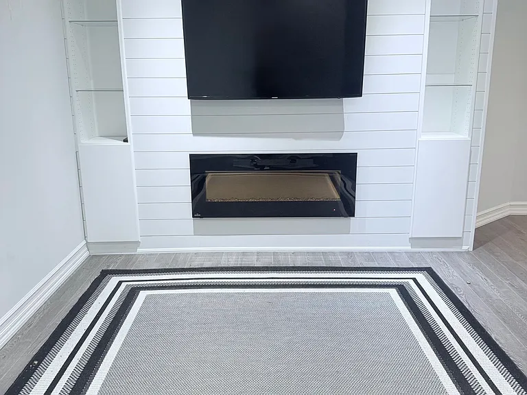 70 Robertson Close #BASEMENT — Photo 2