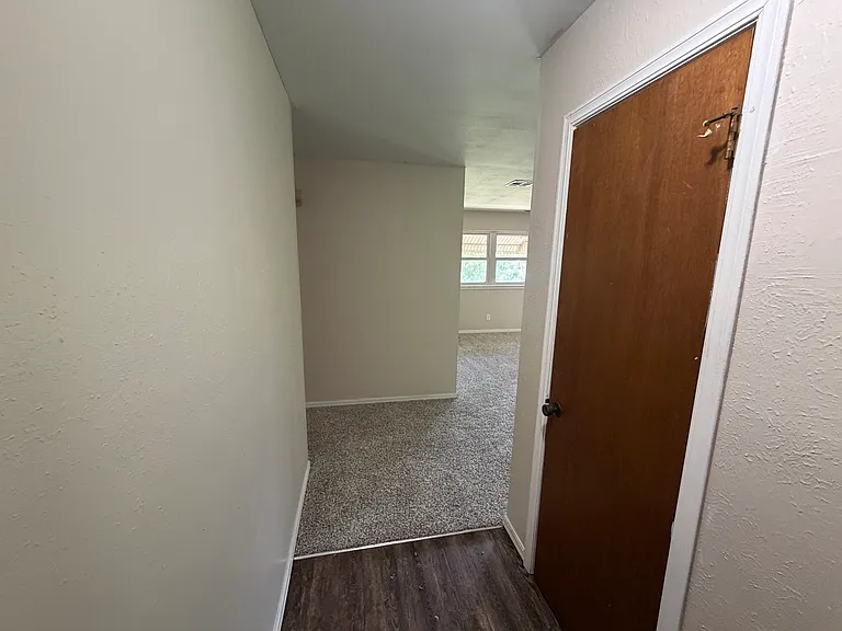 2502 N Park Dr — Photo 9