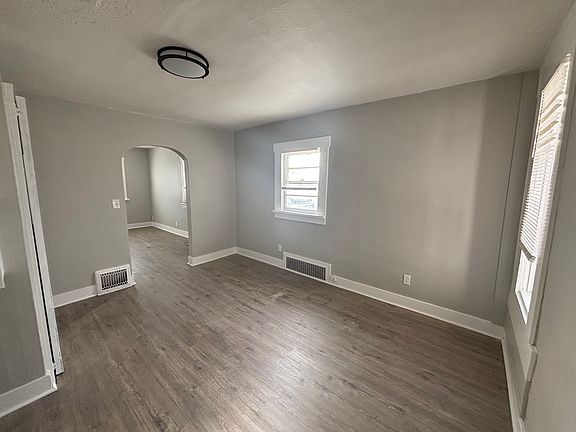 3rd image of 109 S Maple St #1