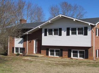 2291 29th Avenue Dr NE, Hickory, NC 28601