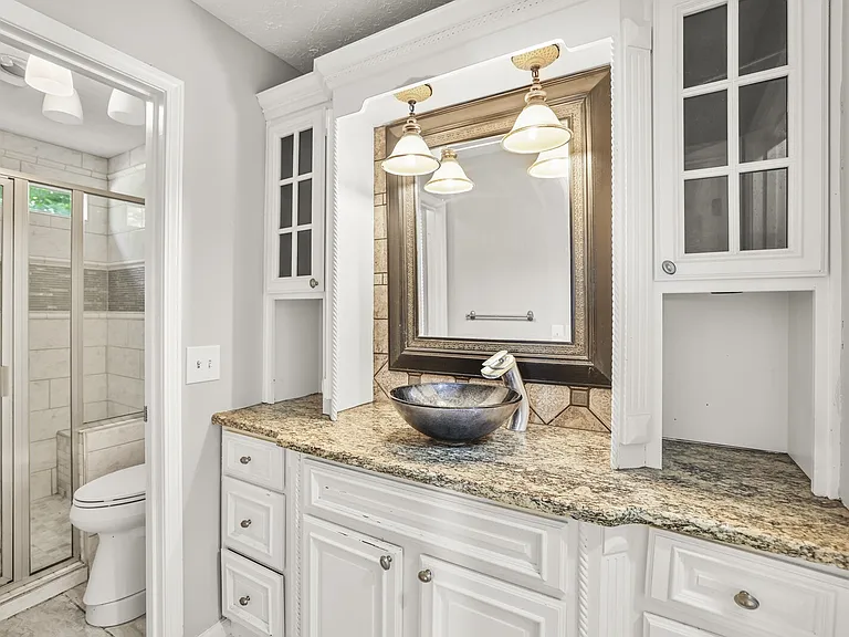3127 Creekview Ln — Photo 4