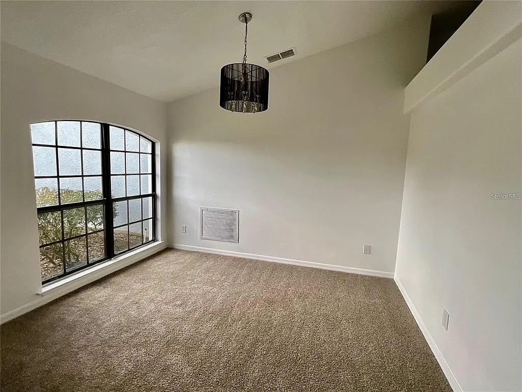 5 bed, 3.0 bath, 2677 sqft, $2,800 — Photo 2