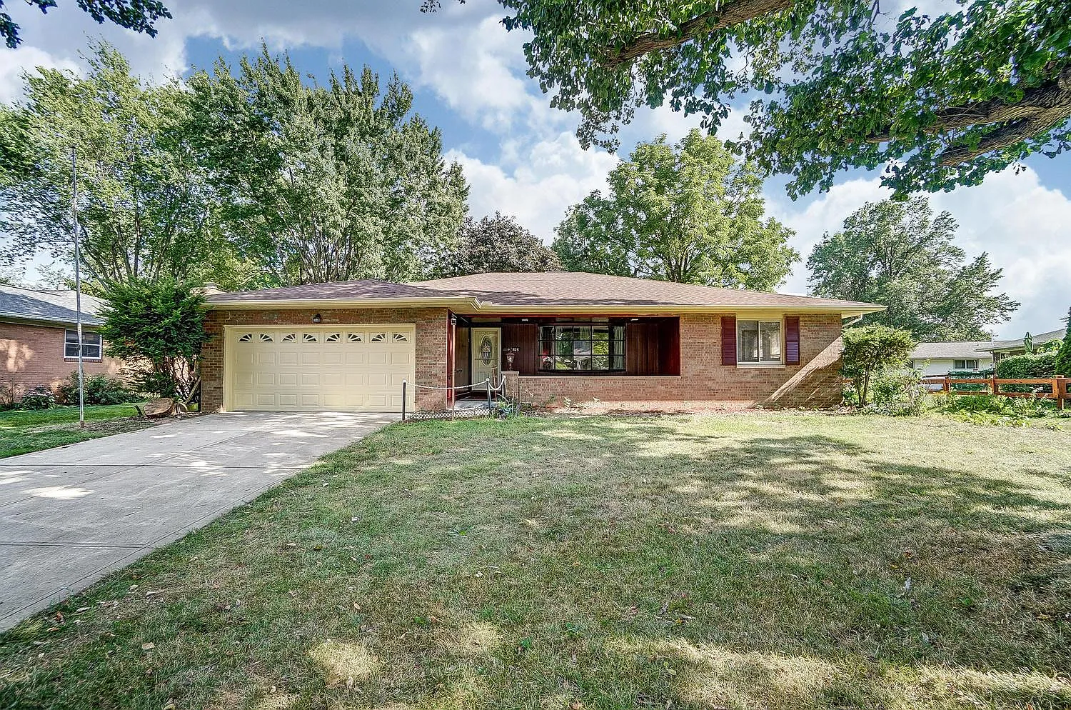 819 Meadowview Dr photo 1
