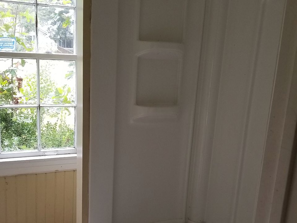 1st image of 250 Woody Dr