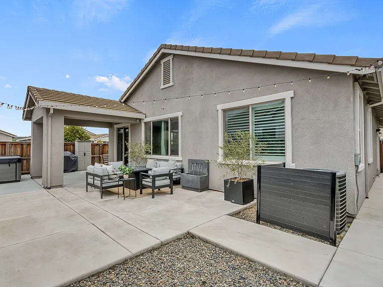 800 Daggerwing Ct — Photo 38