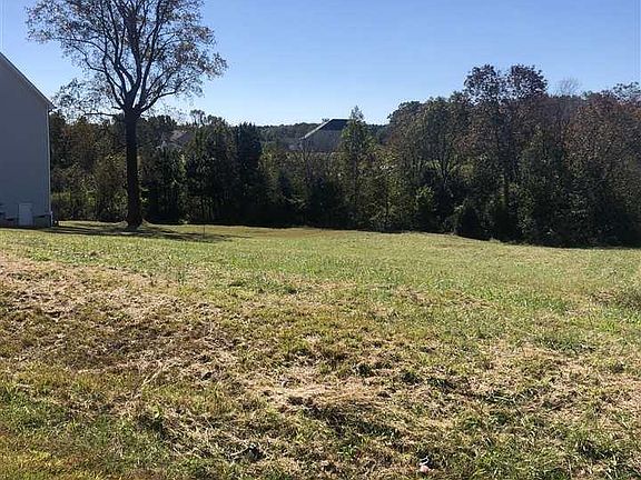 4th image of 1051 Bluebell Ln
