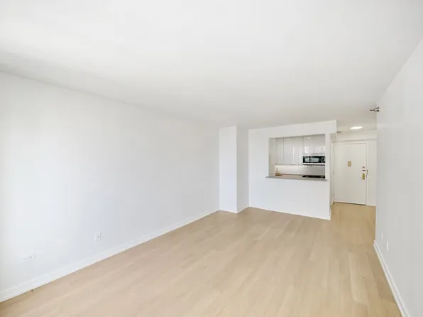 75 West End Avenue image 7 of 38