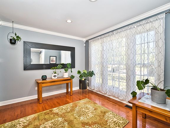 4th image of 1703 Manor Oaks Dr