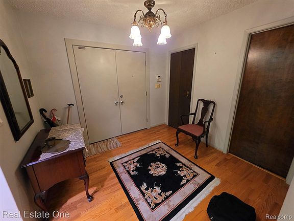 4th image of 31935 W Forteen Mile Rd APT 120