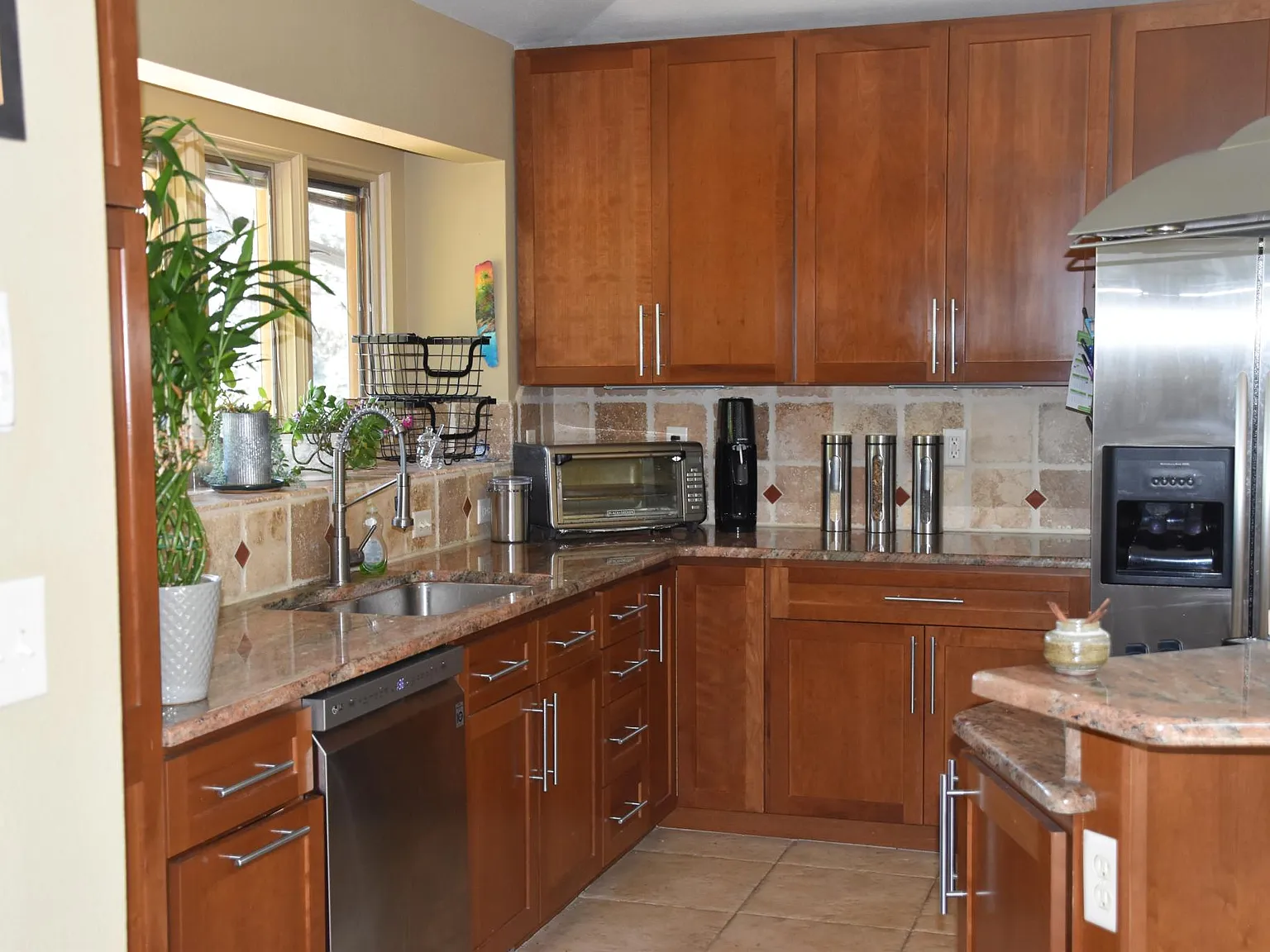 2 bed, 1900 sqft, $3,800 — Photo 2