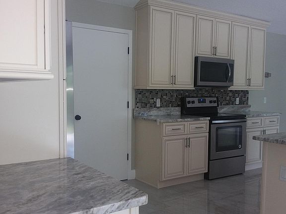 5th image of 3827 Valencia Grove Ln