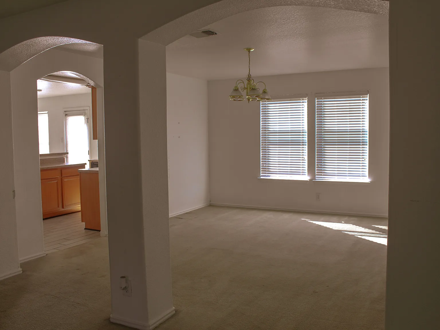 3 bed, 2496 sqft, $1,800 — Photo 2