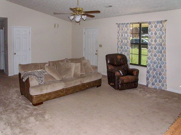4th image of 8112 Jeanie Ln