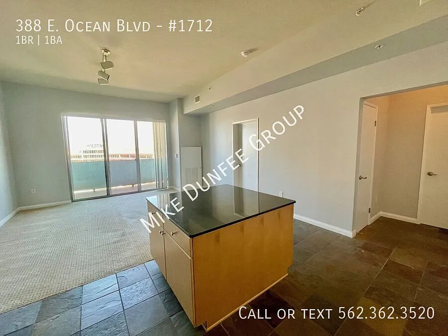 Downtown, High-Rise One Bedroom Condo at the AQUA — Photo 3