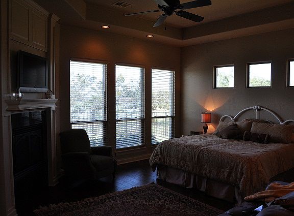 5th image of 3011 Sun Temple Cir