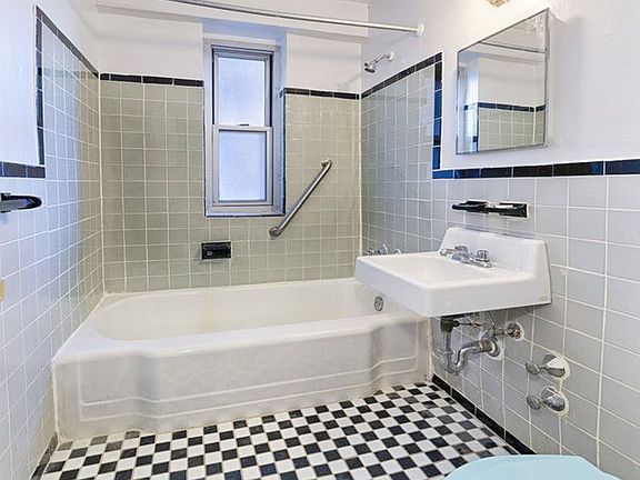 5th image of 570 Grand St Unit G804